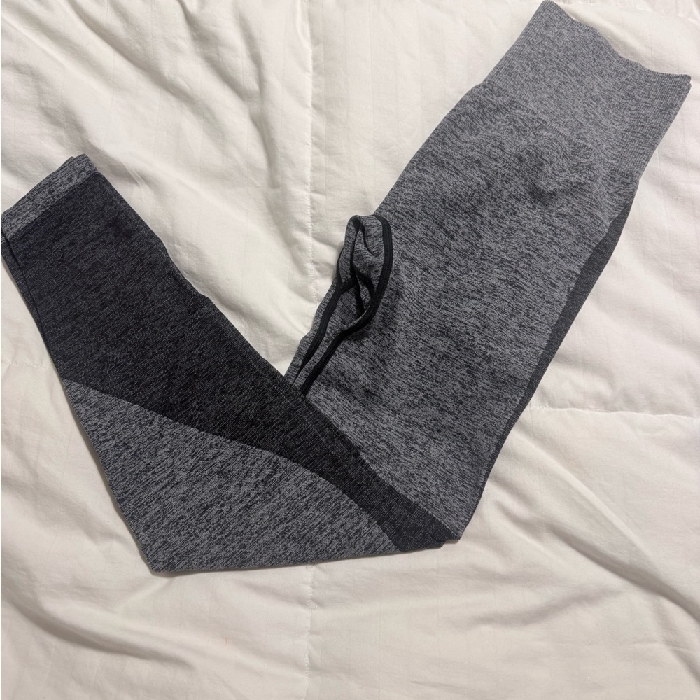 PINK Victoria's Secret Charcoal and Light Gray Leggings - Small